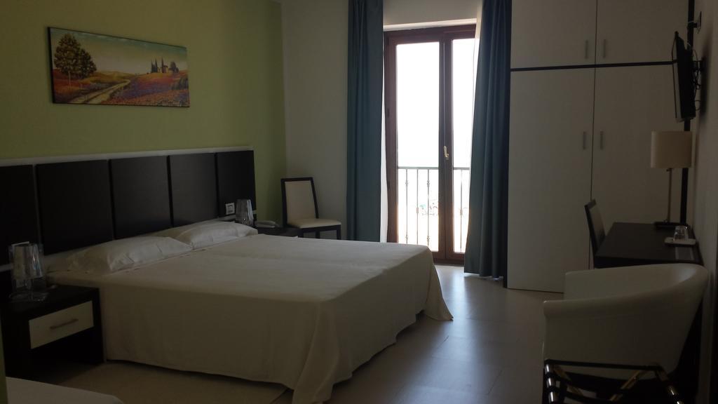 פלטמונה Buddi Hotel מראה חיצוני תמונה