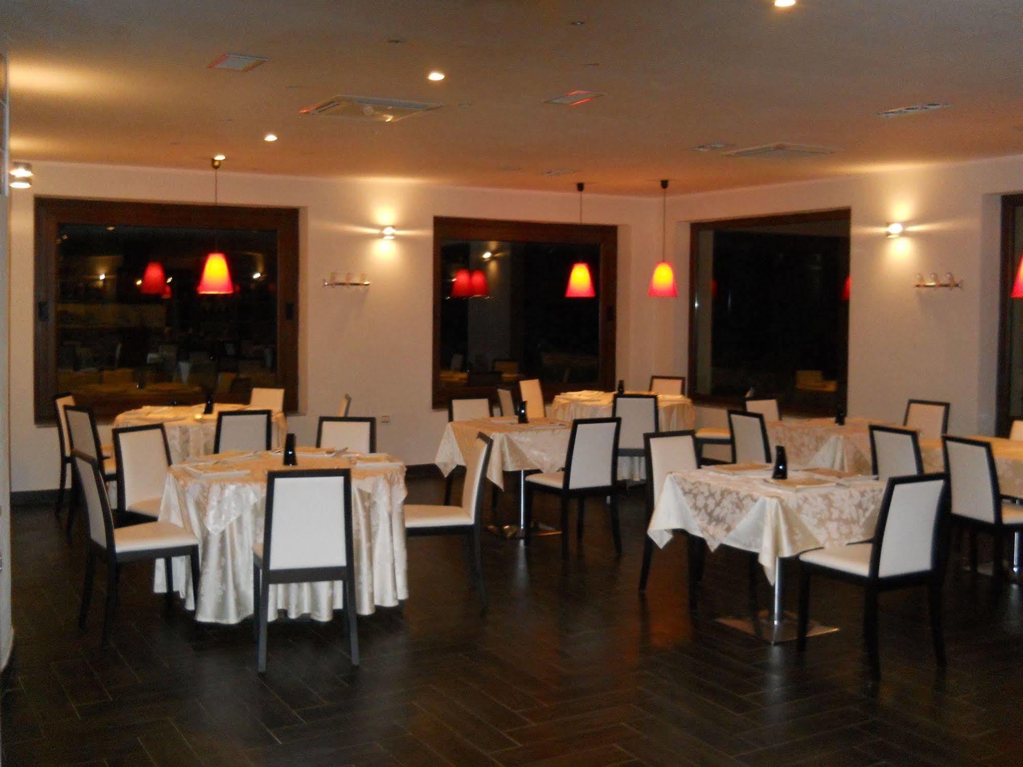 פלטמונה Buddi Hotel מראה חיצוני תמונה