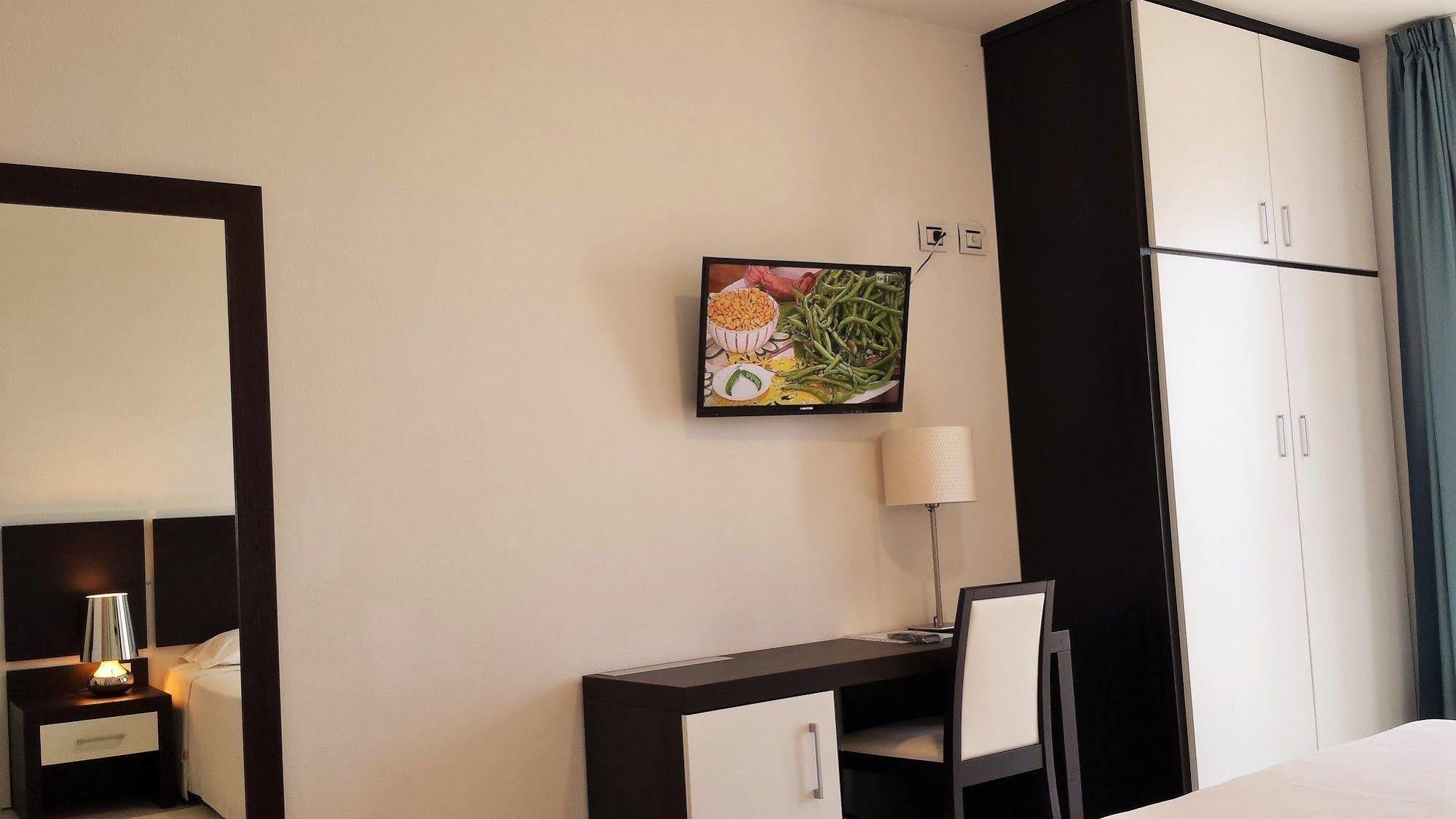 פלטמונה Buddi Hotel מראה חיצוני תמונה